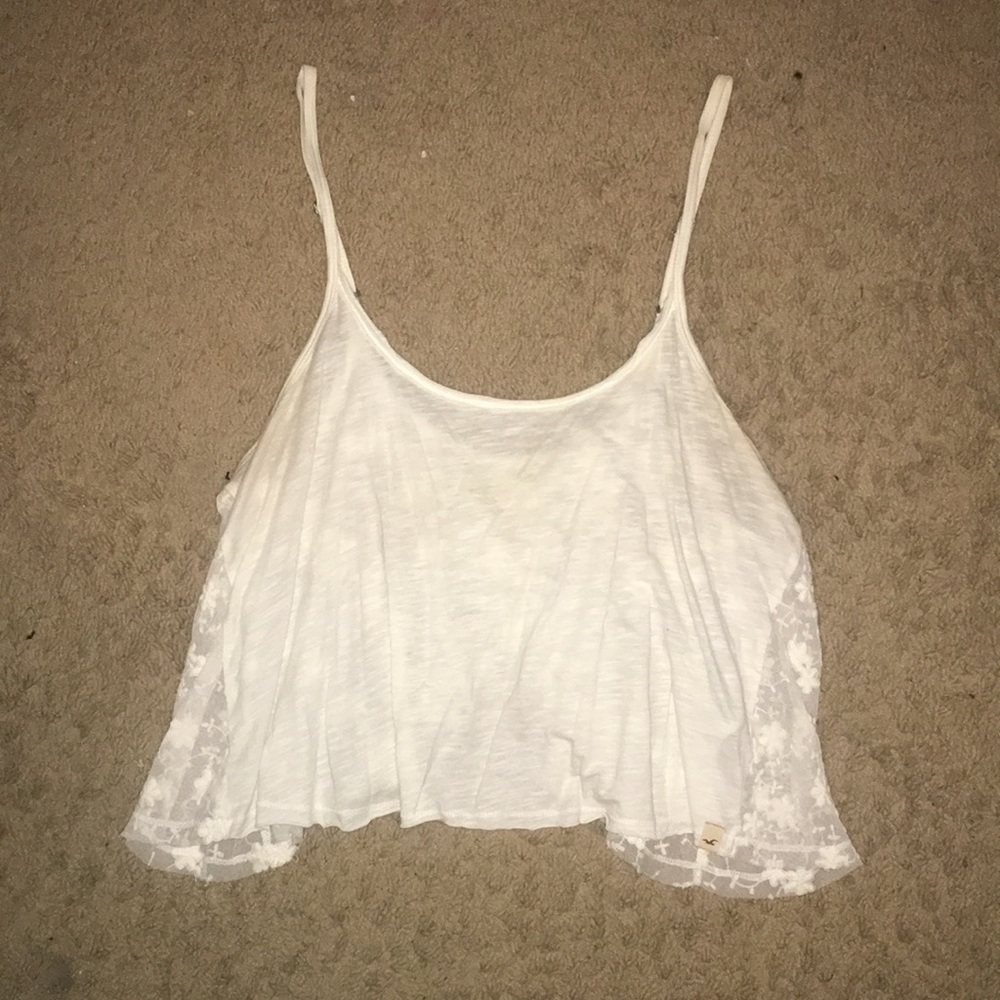 Hollister whit crop top.